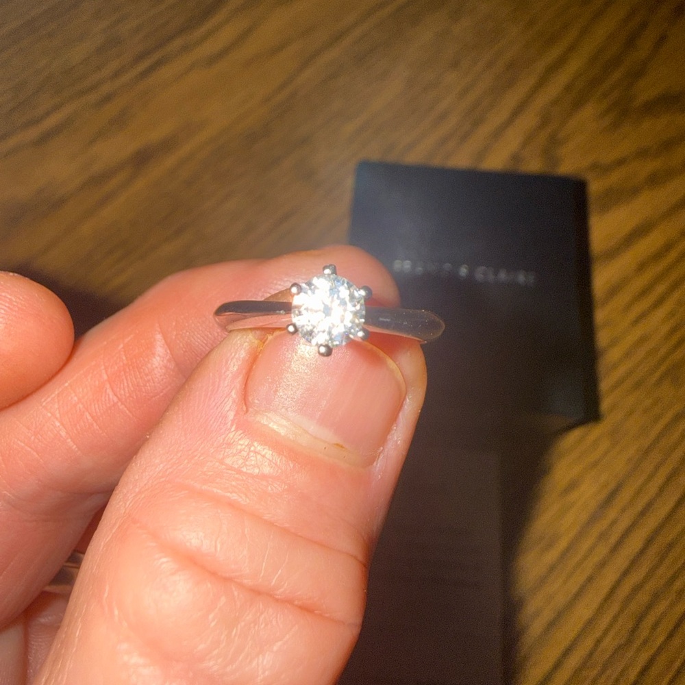 FRANCIS CLAIRE

SILLA MOISSANITE RING- 0.42 CARAT DEF-COLOR GEMSTONE

Size 6